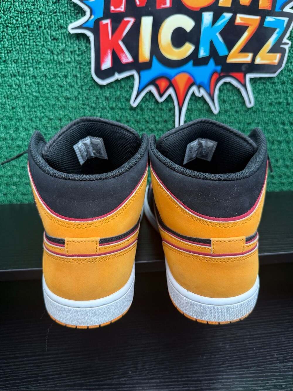 Air Jordan 1 Mid SE Black Vivid Orange Men’s Size 10.5 Pre-Owned - Picture 3 of 7